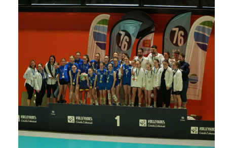 VOLLEYADES M12/M13 : LES FILLES SUR LE PODIUM